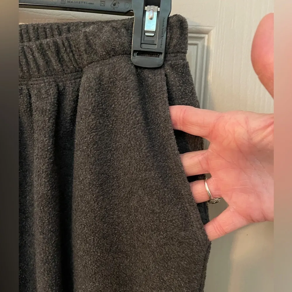 Lilly of California vintage dark gray poly/rayon blend pull on fleece pants. M. Size M - Image 4
