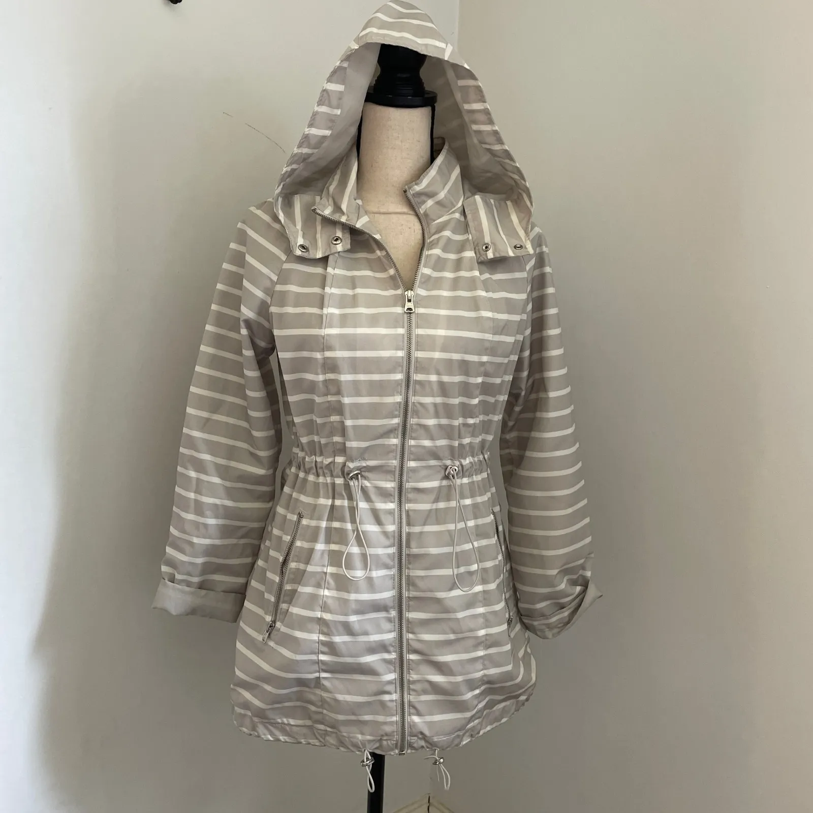 Merona Striped Water Resistant Hooded Rain Jacket Small‎ Beige White Clean Girl - Image 10