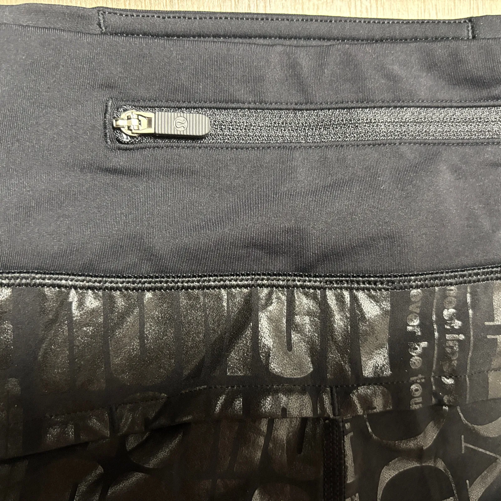 Lululemon  Speed Up Short 2.5" Manifesto Size 6 - Image 6