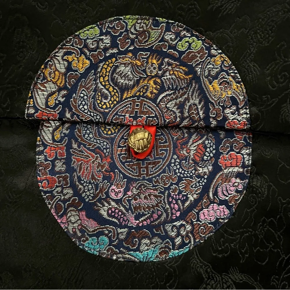 Unique / rare Asian crossbody embroidered bag - Image 7