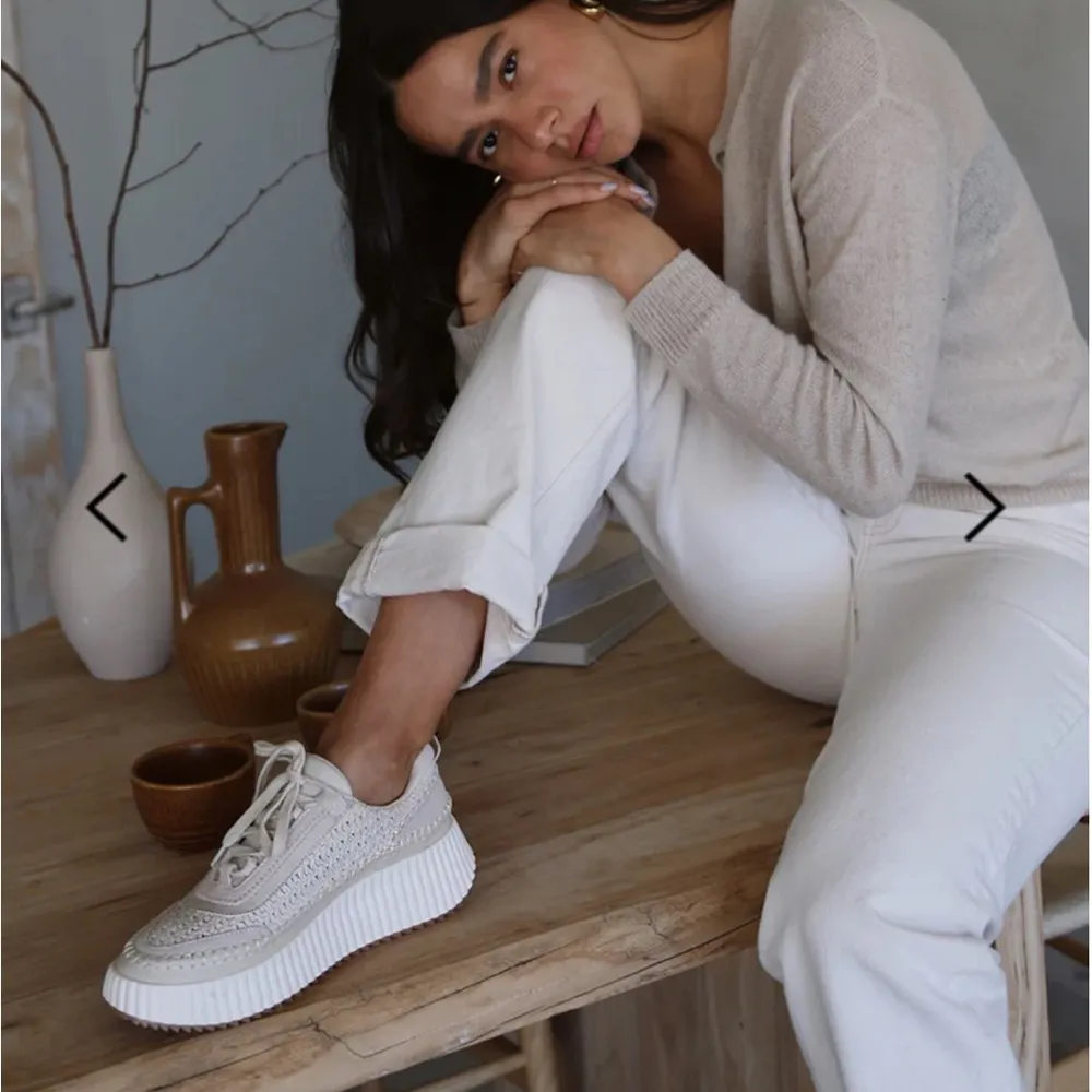 Dolce Vita Dolen Sneaker in Sandstone Knit Size 7.5 - Image 4