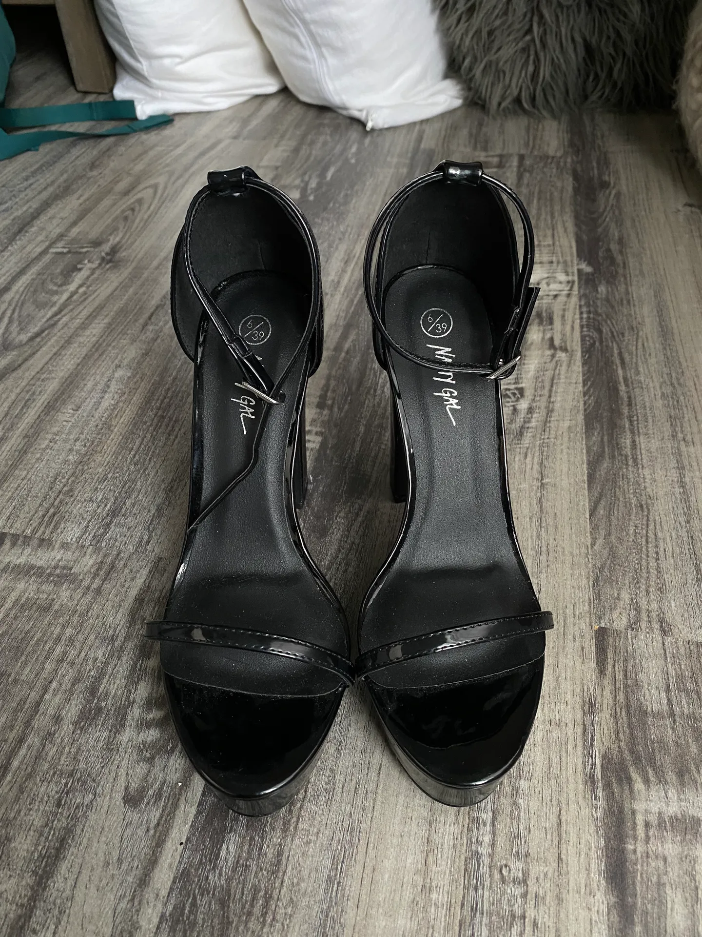 patent black heels  - Image 2