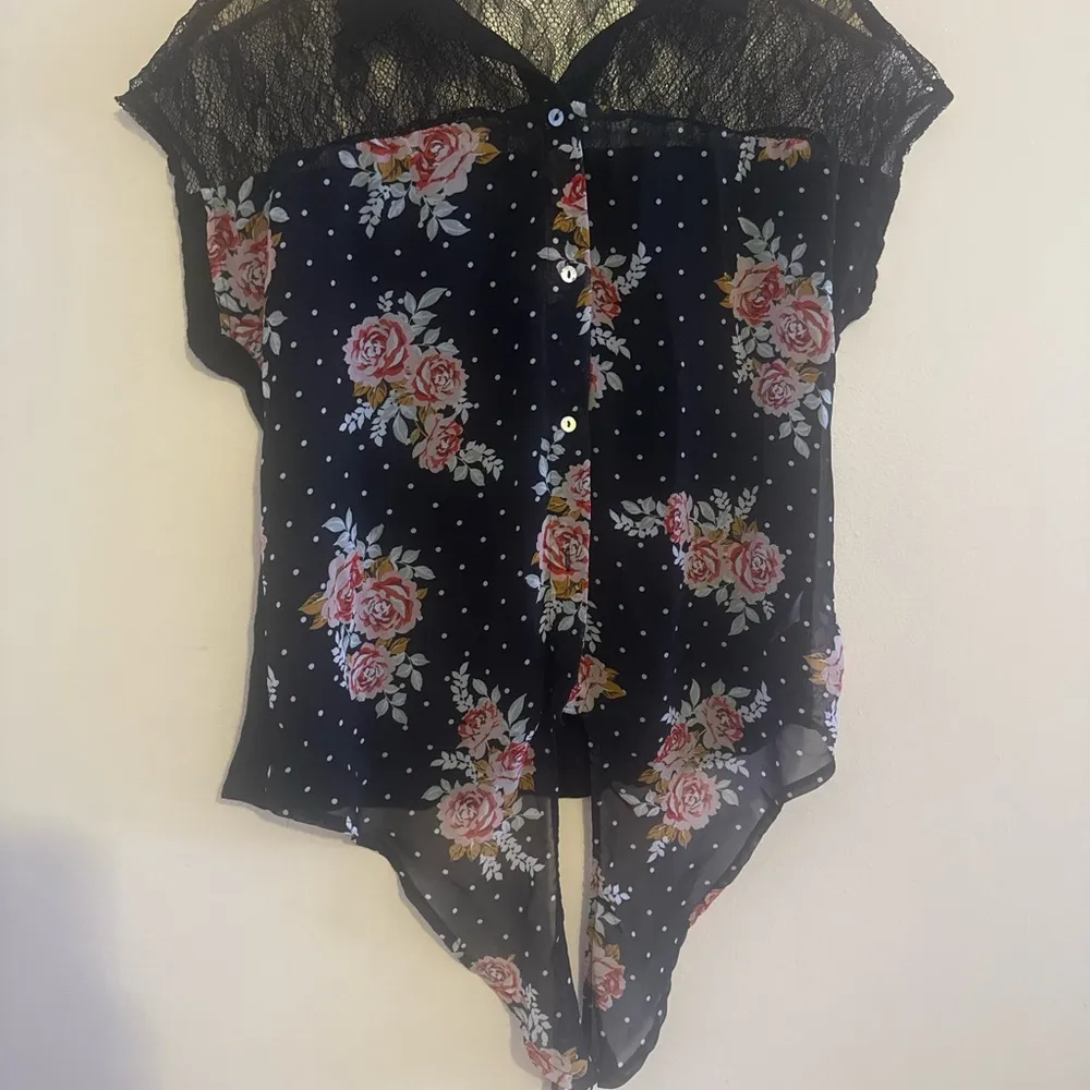 Top daniel rainn sleeveless black/flowery/ lace blouse S Button Down Floral - Image 3