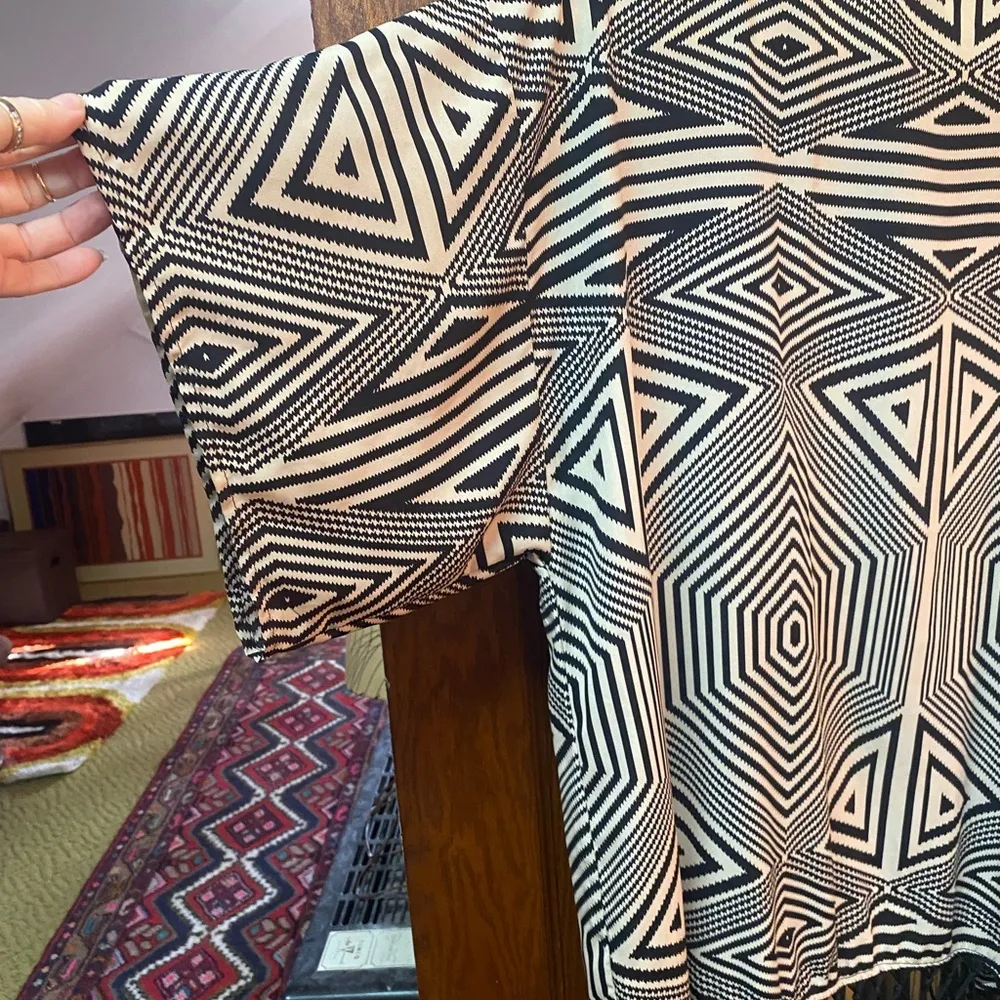 Tyche Black and White Geometric Tunic - Image 4