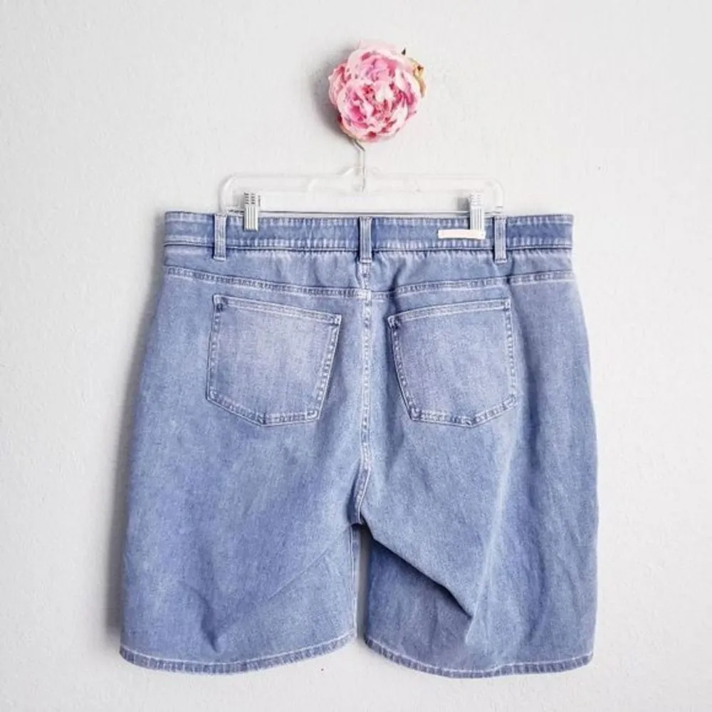 Soft Surroundings‎ Light Wash Pull-on Jean Shorts - Image 6
