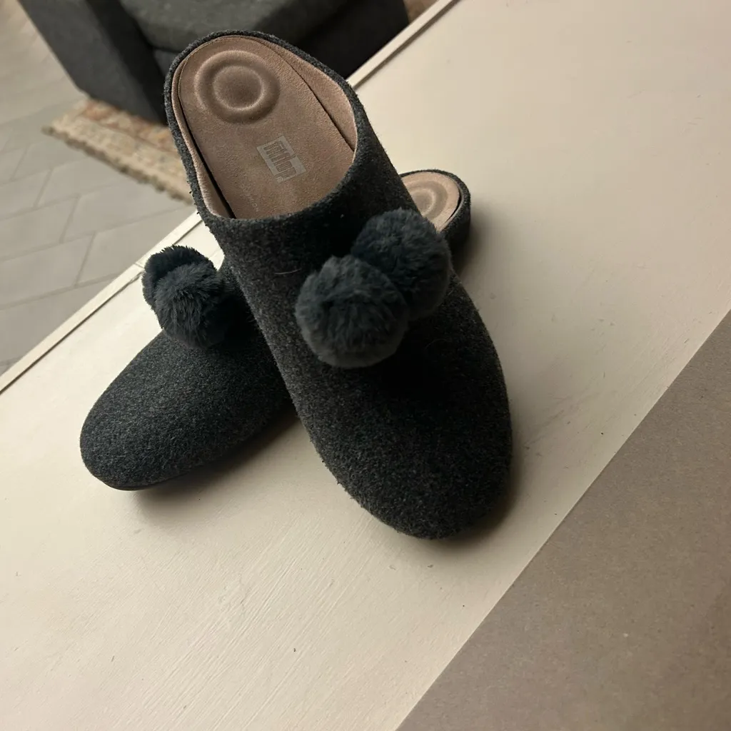 Slippers Fitflop Women's Charcoal Pom-Pom Slippers unisex 11 - Image 4