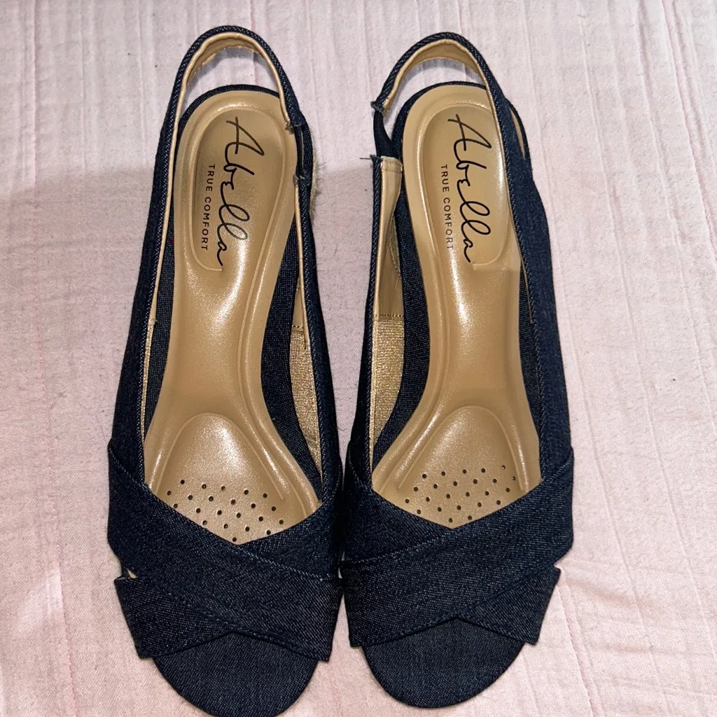 Abella Size 7 Denim Peep Toe Wedges Blue - Image 4