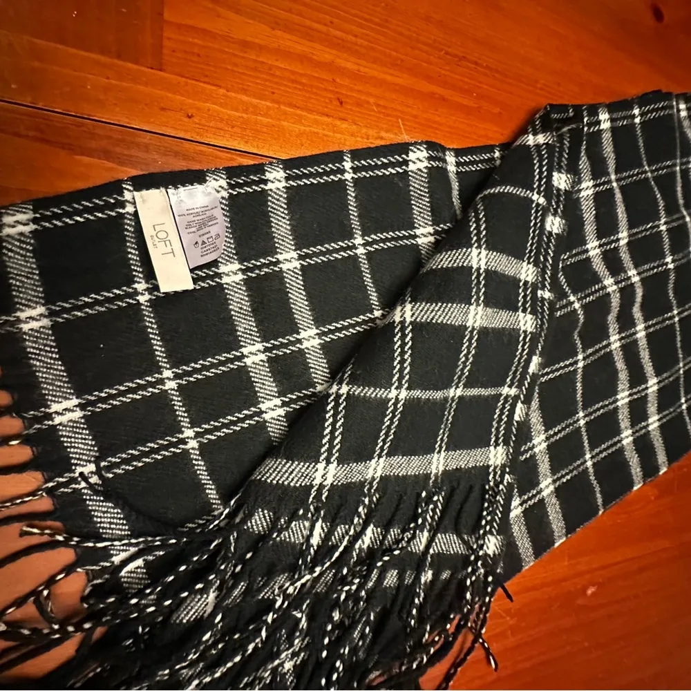 LOFT oversized plaid scarf with fringe - Image 3