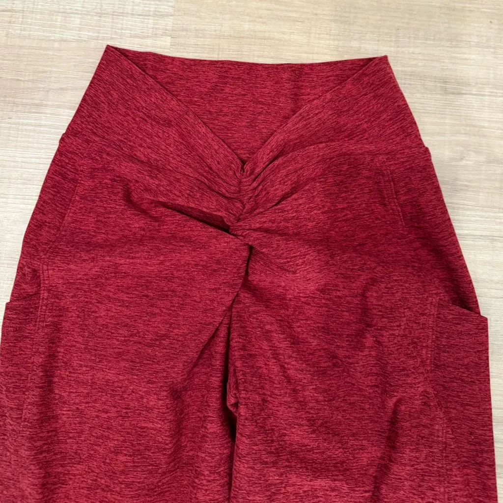 Bombshell v back leggings! - Image 3