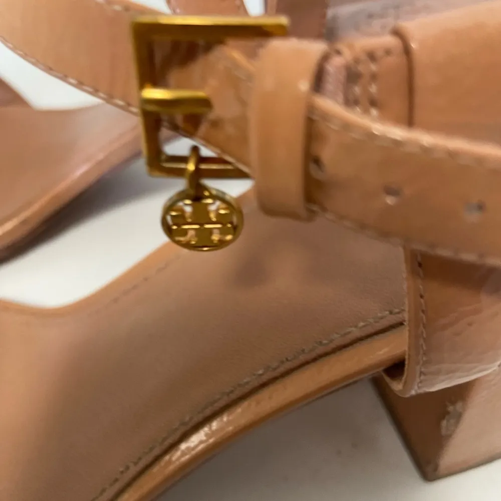 Tory Burch, Size 10 Laurel Tan sandals, dangle logo metal, a little worn $248 - Image 5