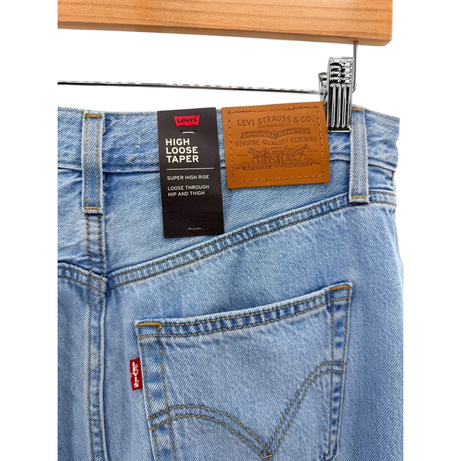 LLevi's Premium High Loose Taper Jeans 30x29 Light Wash TENCEL NWT - Image 6