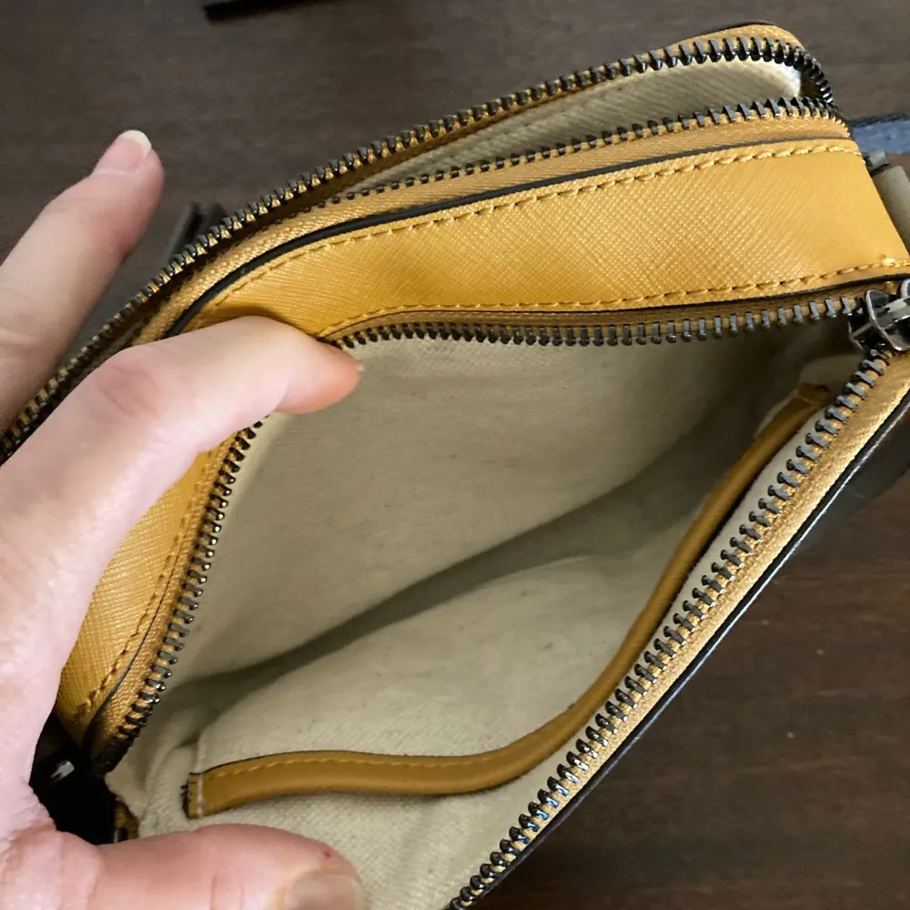 Botkier belt bag with adjustable strap - Image 7