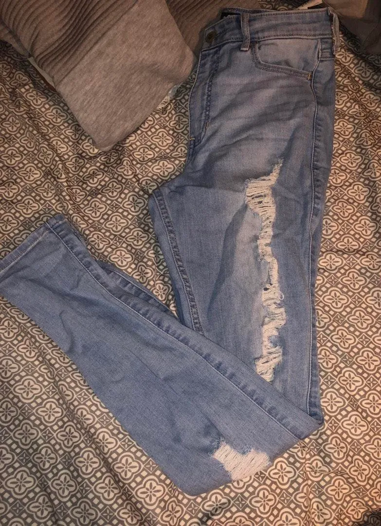 Hollister Ripped Jeans - Image 7