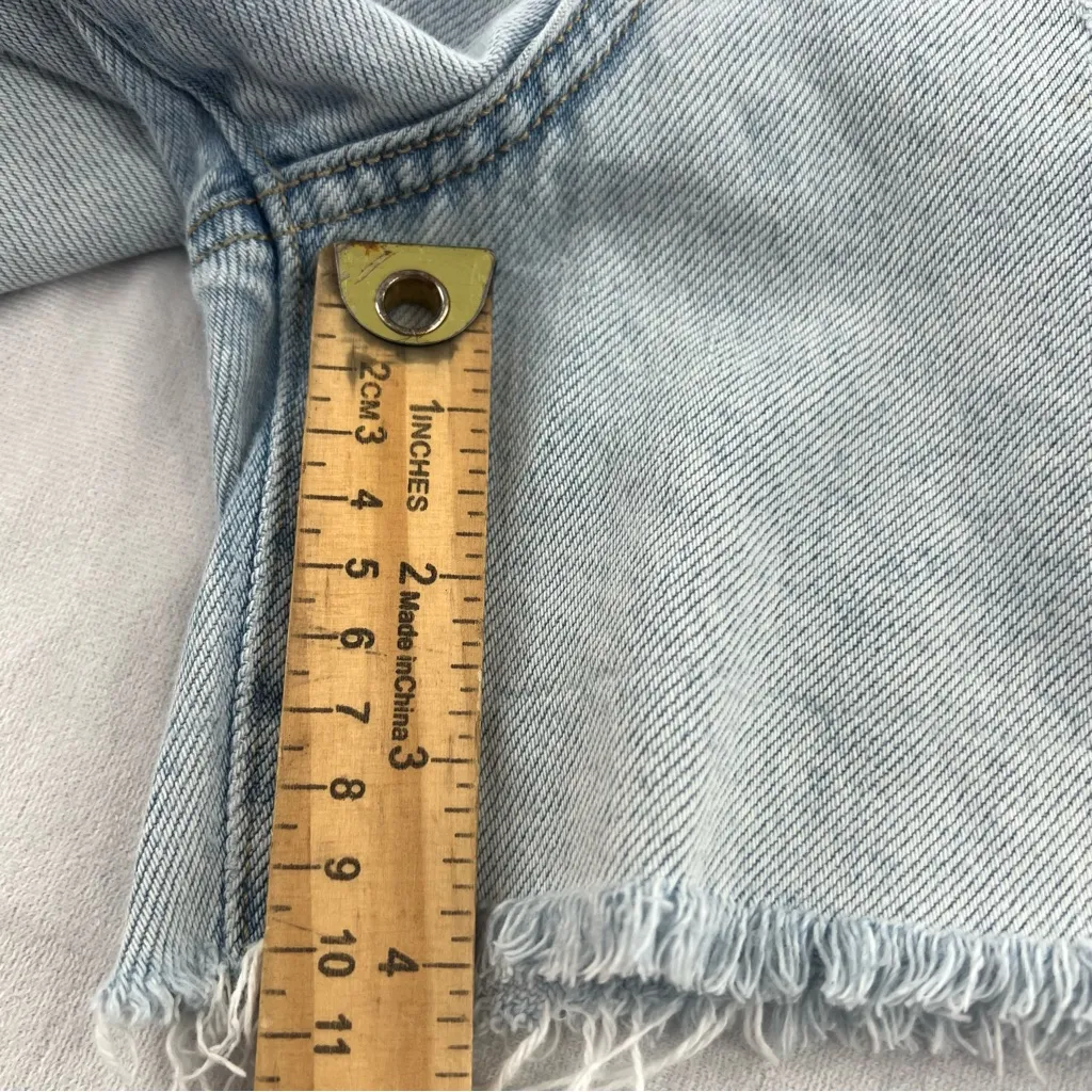 American Eagle Outfitters Light Wash Ripped Mom Shorts - Image 5