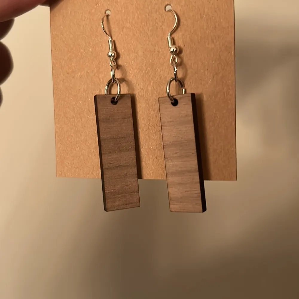 NWT Handmade Wood Carved and Engraved Tree Glitter Dangle Earrings - Image 7