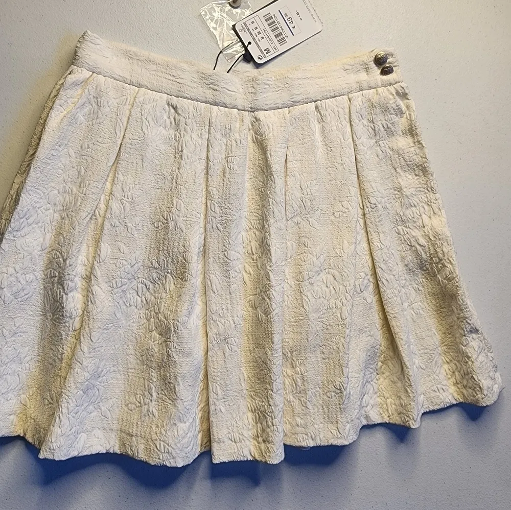 Textured Pleated Full Mini Skirt Size M NWT - Image 2