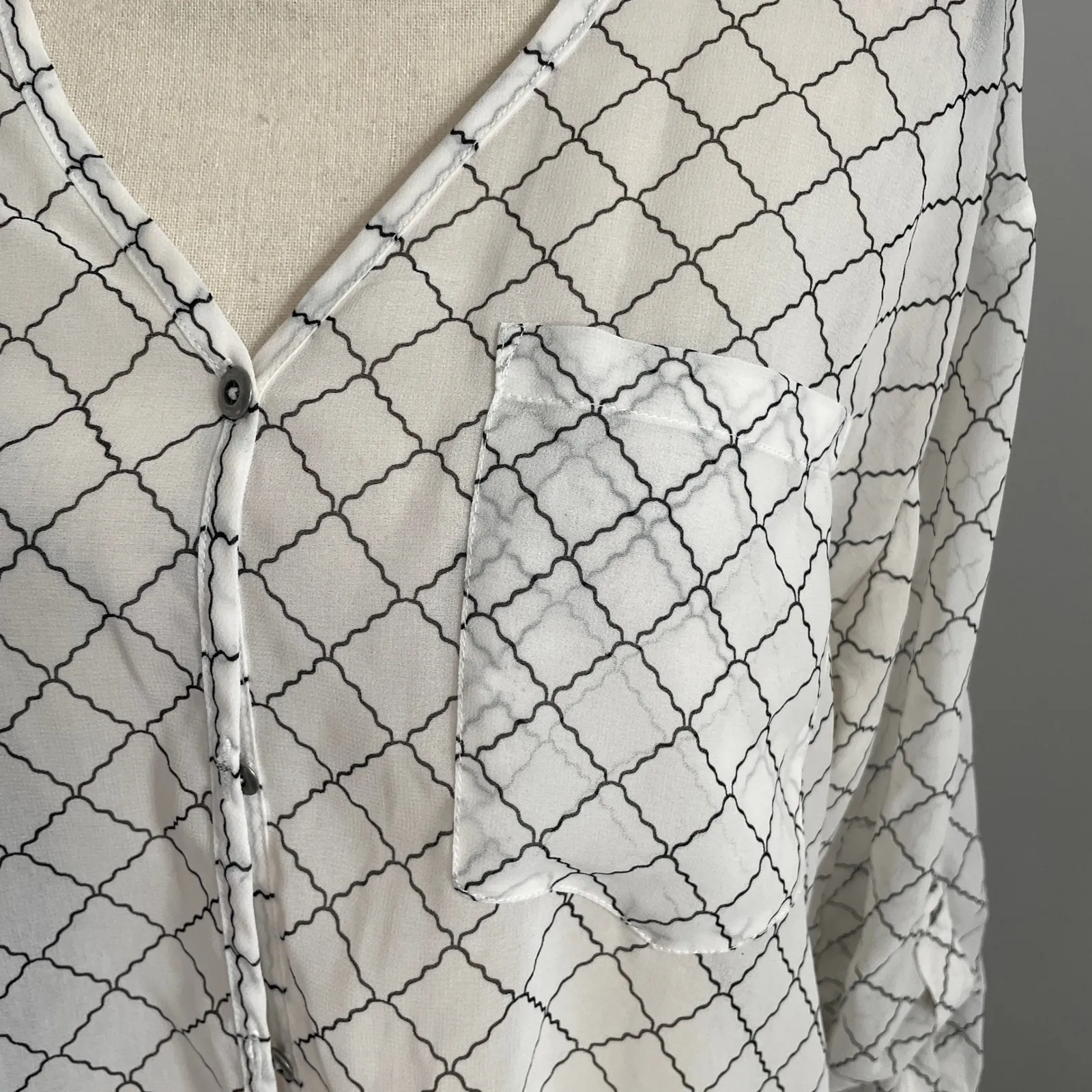 Cabi Lattice Print Button Up Shirt Size Medium White Black Corpcore Officewear‎ - Image 3