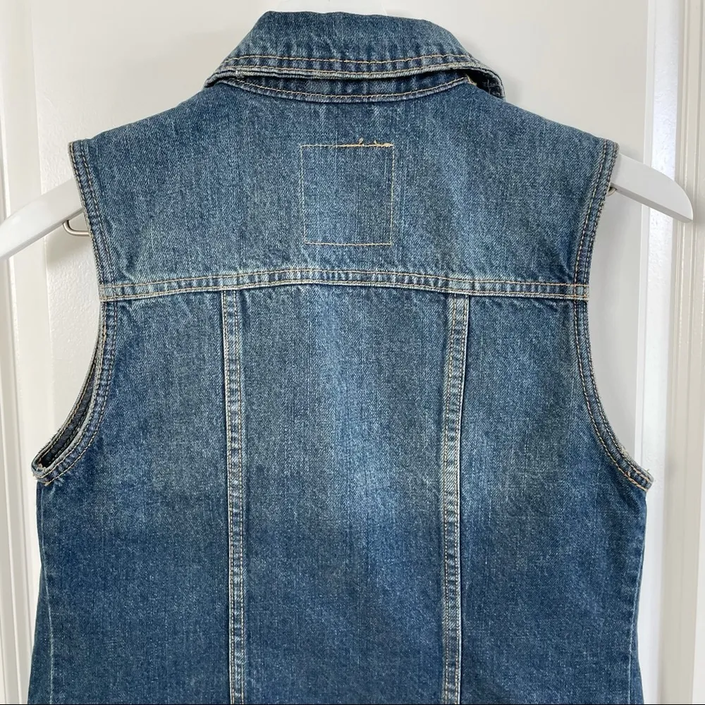 Mossimo Women’s Distressed Denim Vest Size S - Image 7