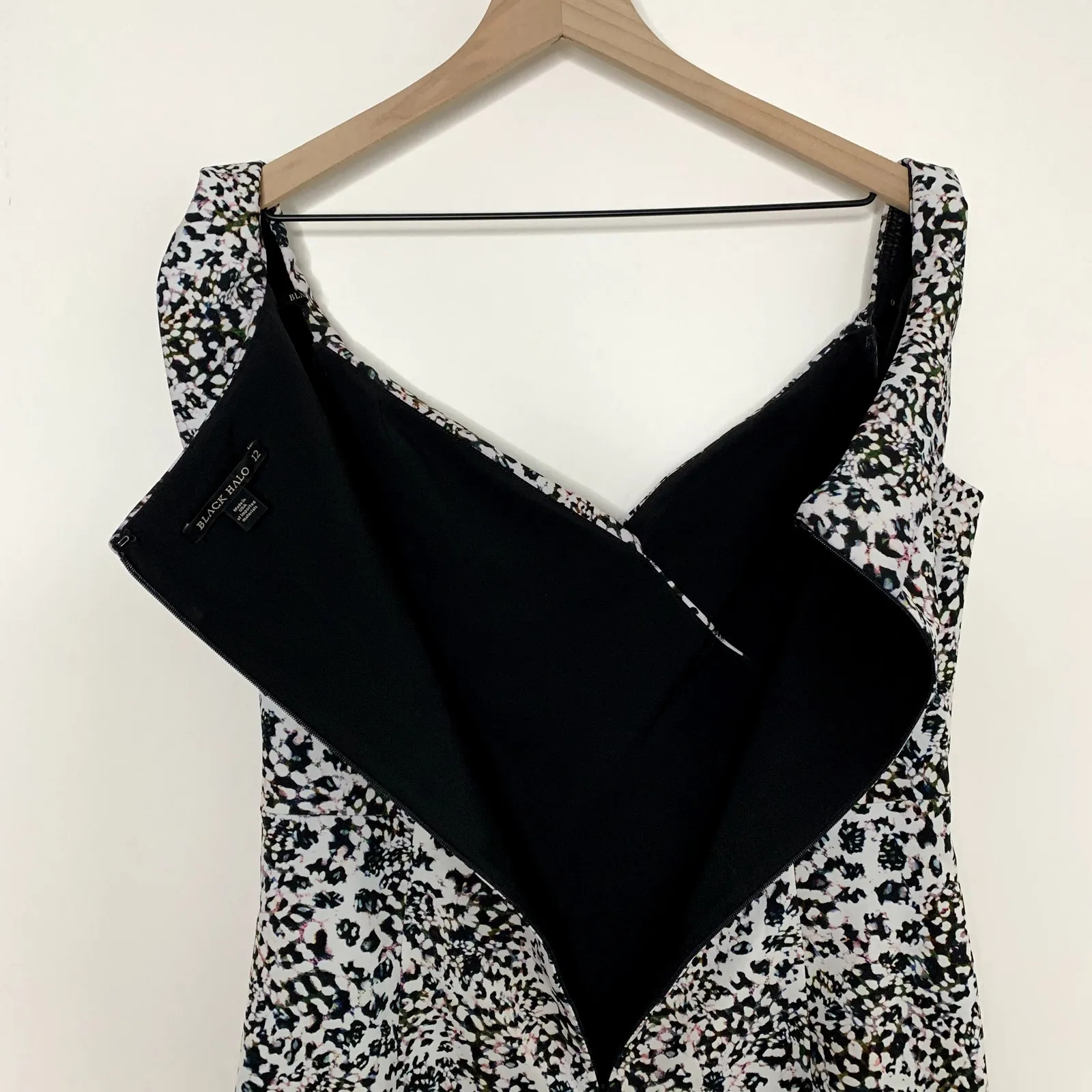 Black Halo Hepburn Kaleidoscope Off Shoulder Dress Womens Size 12 White Black - Image 12