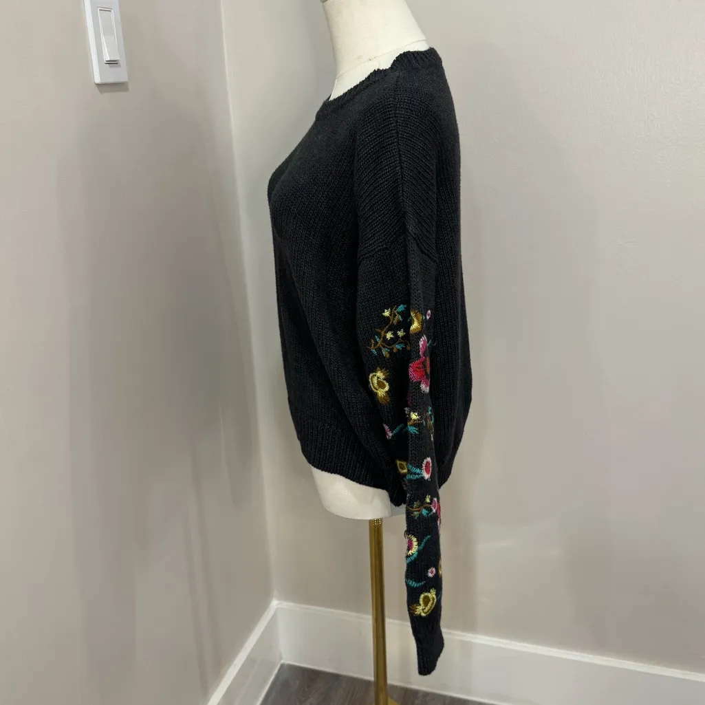 Beautiful Floral Embroidered Sleeve Dark Gray Sweater Small - Image 2