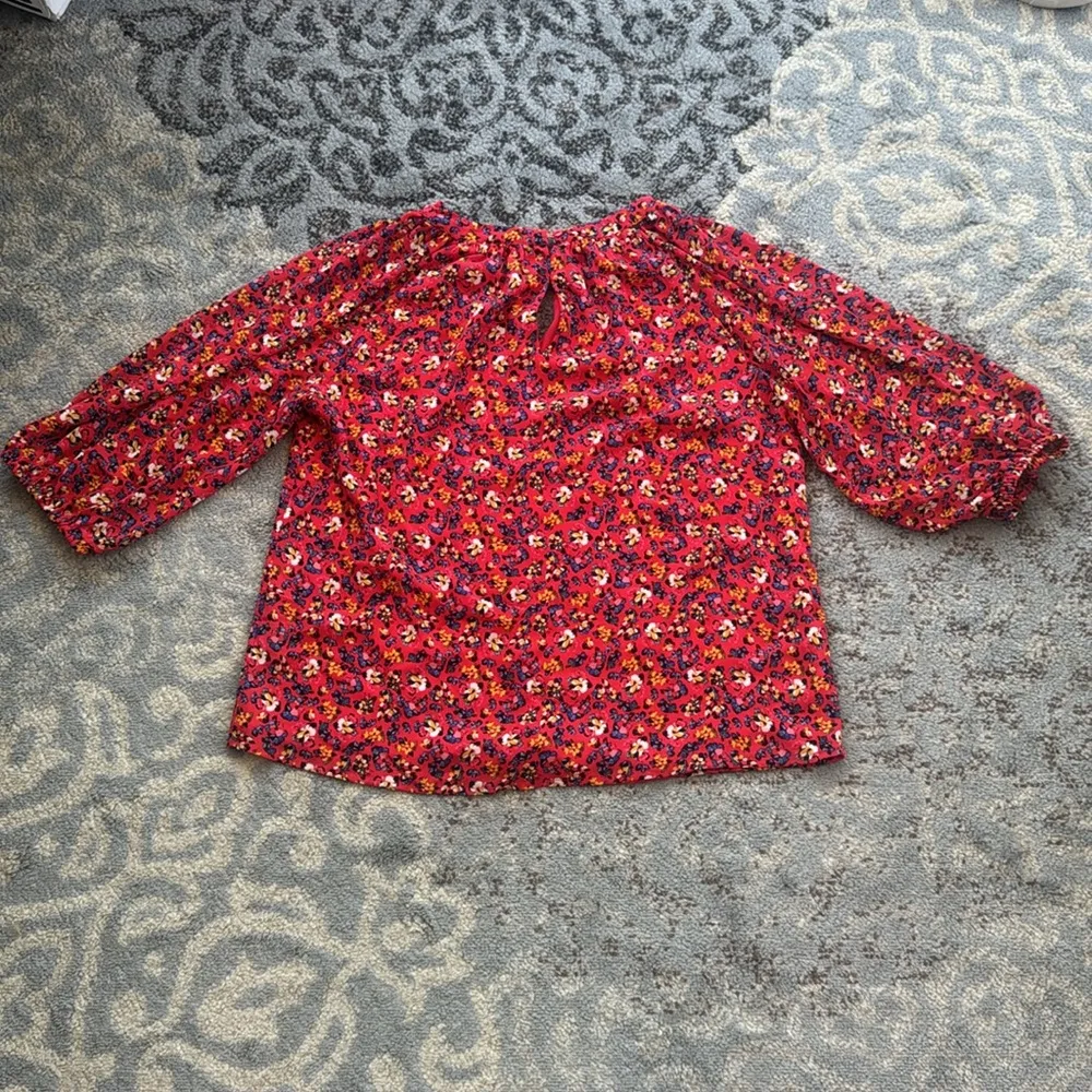 Vince Camuto Keyhole Floral Blouse Red Large - Image 3