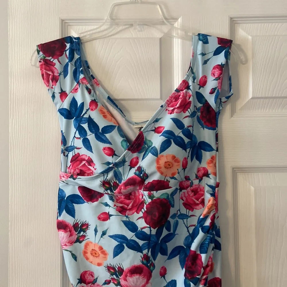 Pinkblush Floral One-Piece Swimsuit size M brand new with tag - Image 2