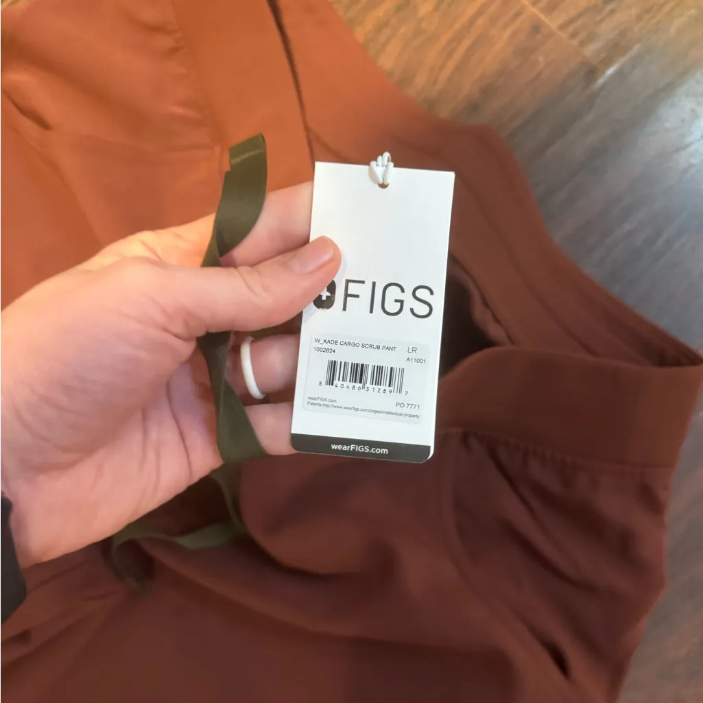 NWT Figs large cargo pants bottoms large - Image 3
