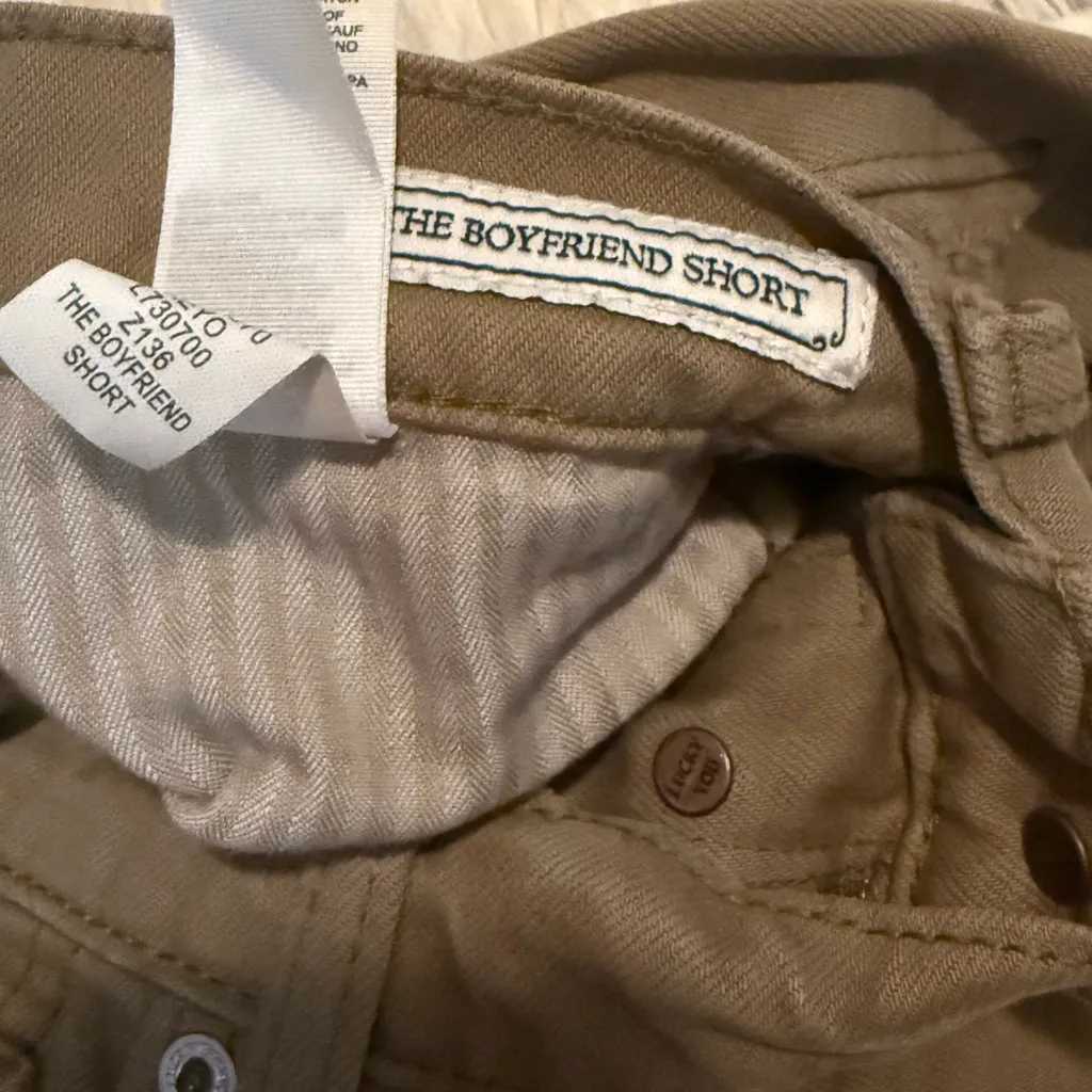 NWOT Lucky Brand Boyfriend Shorts - Distressed - Khaki - Size 8/28 - Image 5