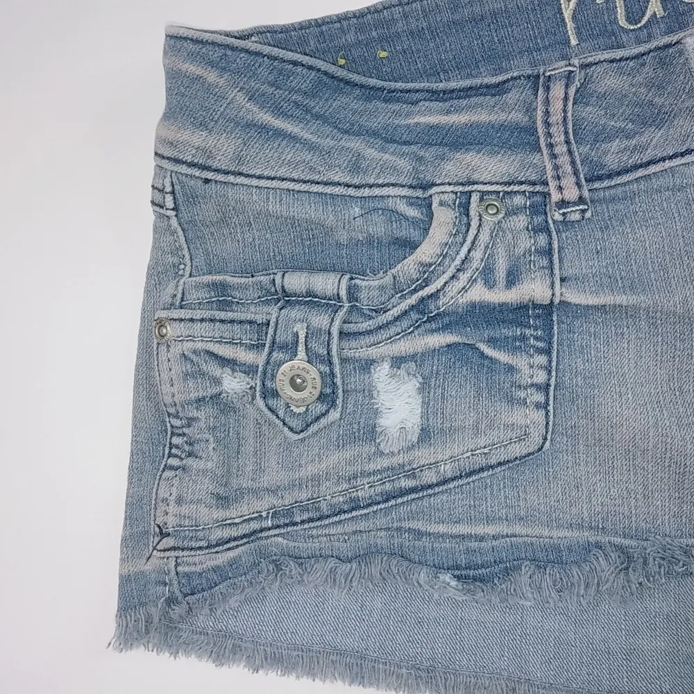 Rue 21 Size 9/10 32 Distressed Jeans Short Shorts Plus - Image 5