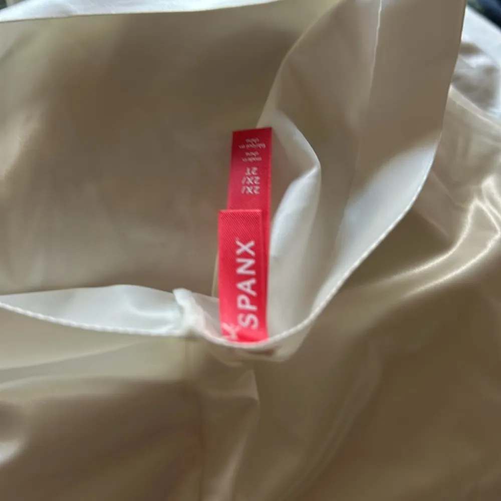 NWT SPANX Shaping Satin Seamless Shorts 10323R SZ-2X IN COLOR LINEN - Image 5