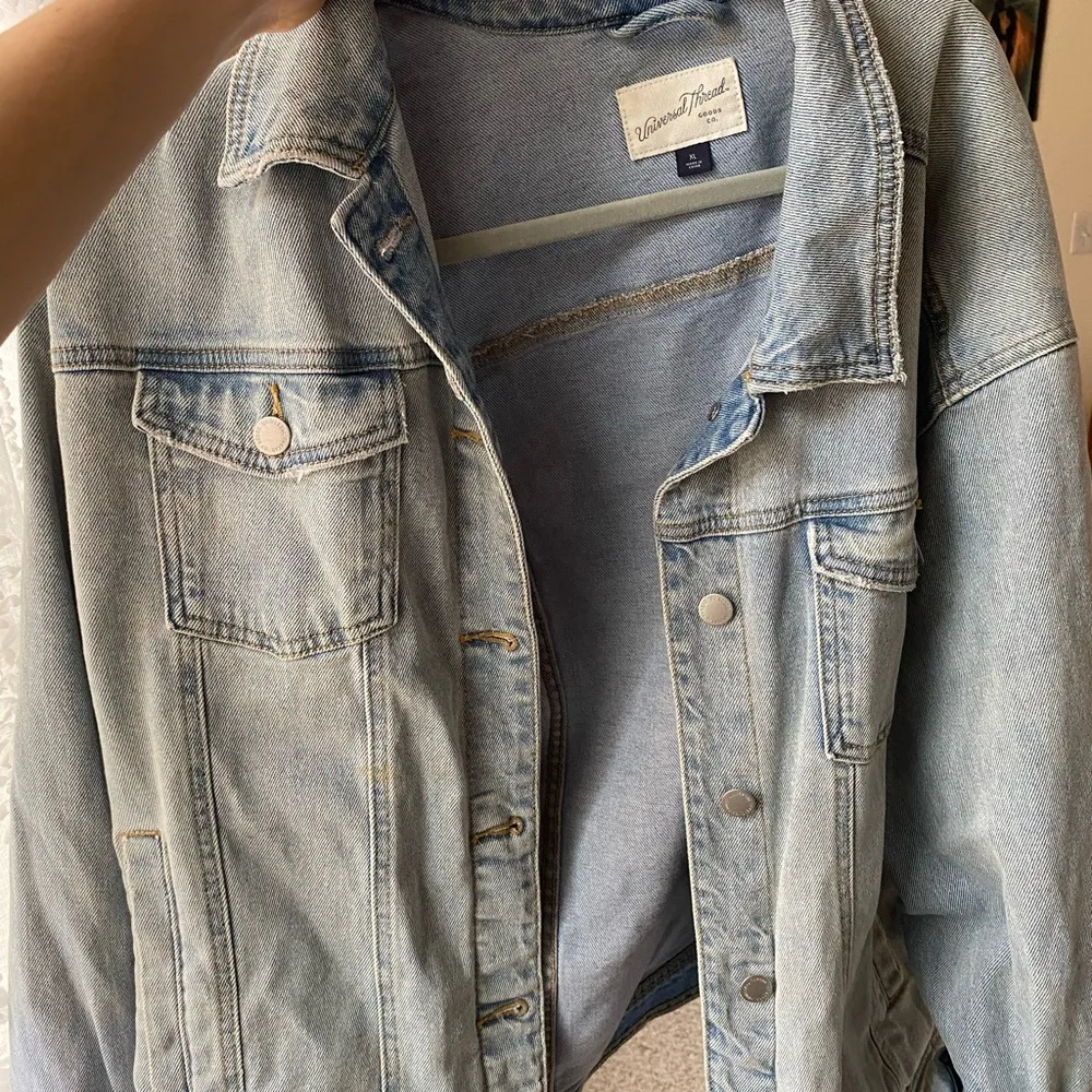 Women's Light Blue Denim Jacket - Image 3
