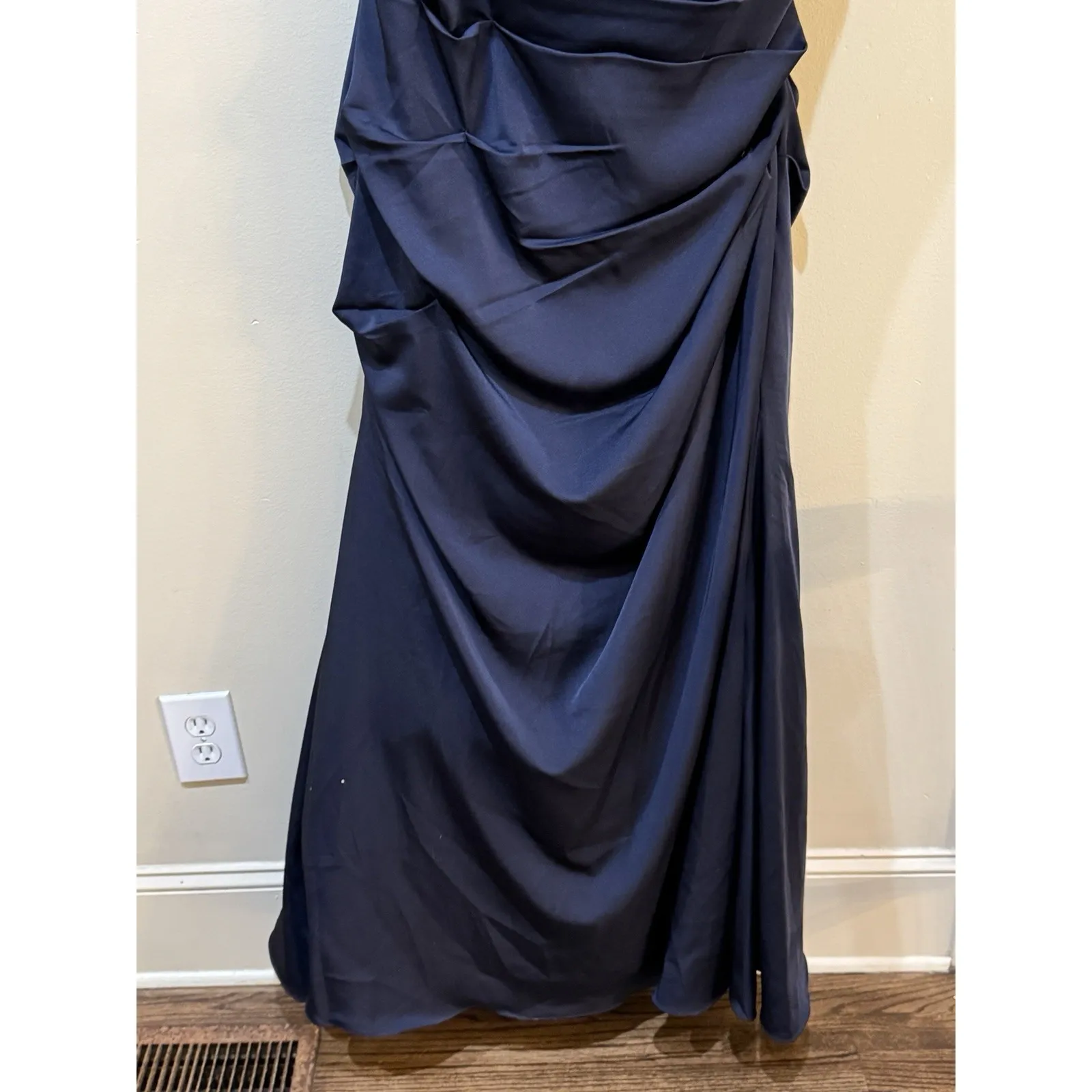 New LA FEMME Off the Shoulder Satin Trumpet Gown In Navy‎ Size 18 - Image 6