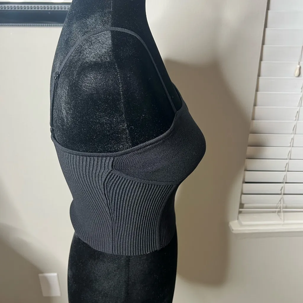 Babaton ribbed cami tank medium black Aritzia‎ - Image 6