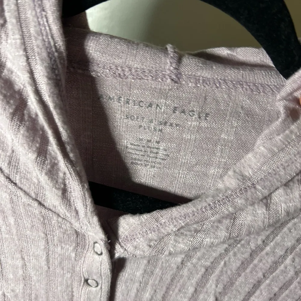 American Eagle Outfitters Mauve Long Sleeve Hooded Shirt Size M - Image 3
