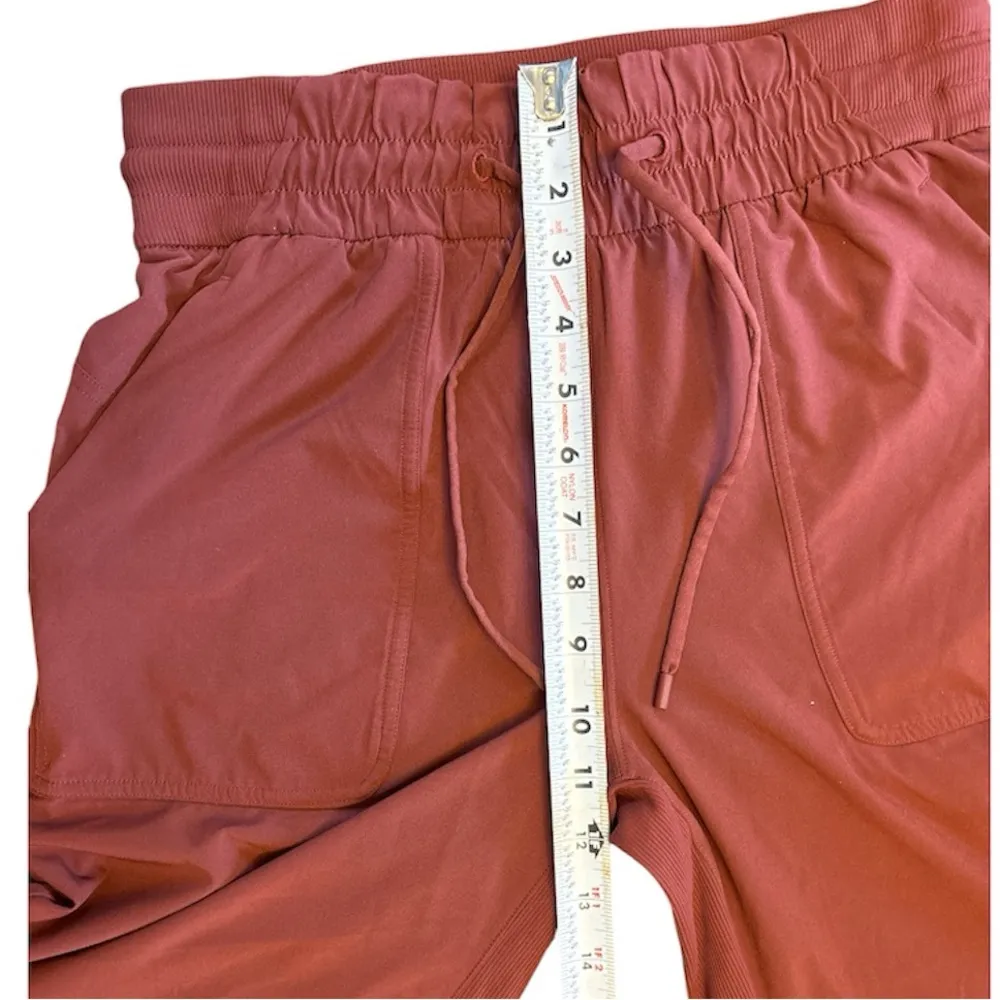 Lululemon Dance Studio Mid-Rise Crop in Brier Rose size 6 - Image 9