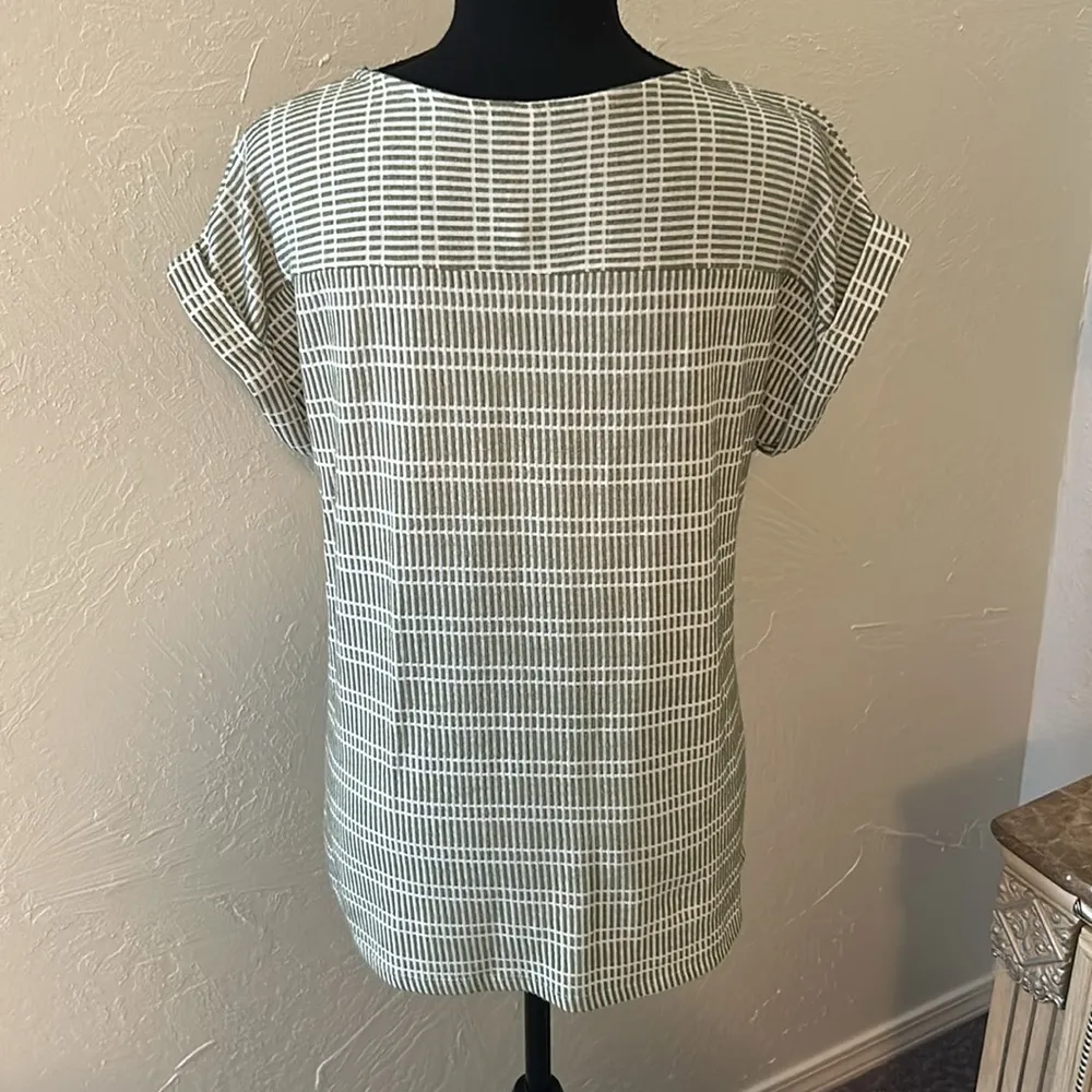 Green & White Brick Striped Cuffed Quarter Button Down V-neck Top - Image 3