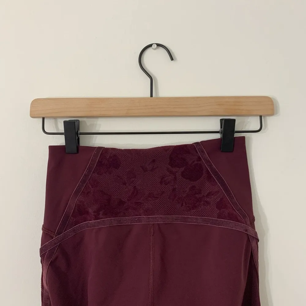 Lululemon Wunder Under 28” Flocked Velvet Tight Leggings Size 4 Maroon Burgundy - Image 7