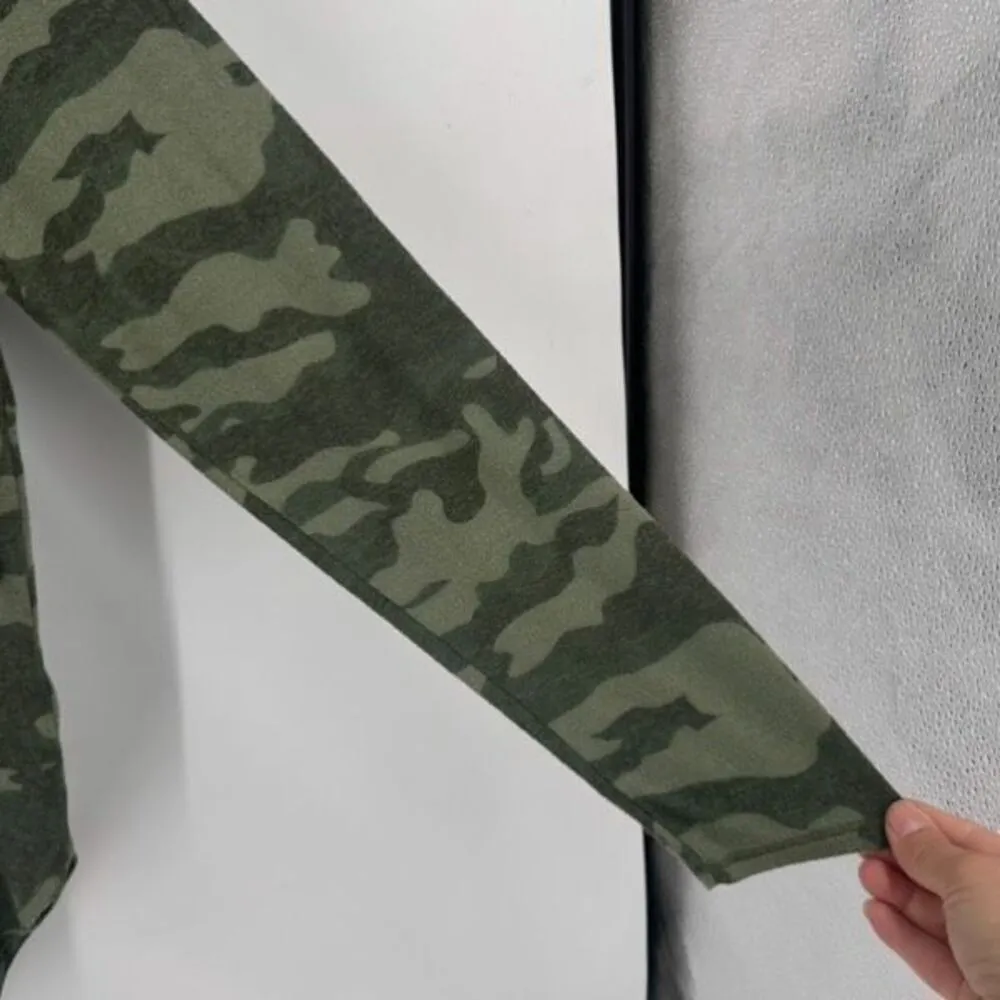 Old Navy Green Camp Patterned Plush-Knit Long-Sleeve Tee Large Soft‎ Layering - Image 7