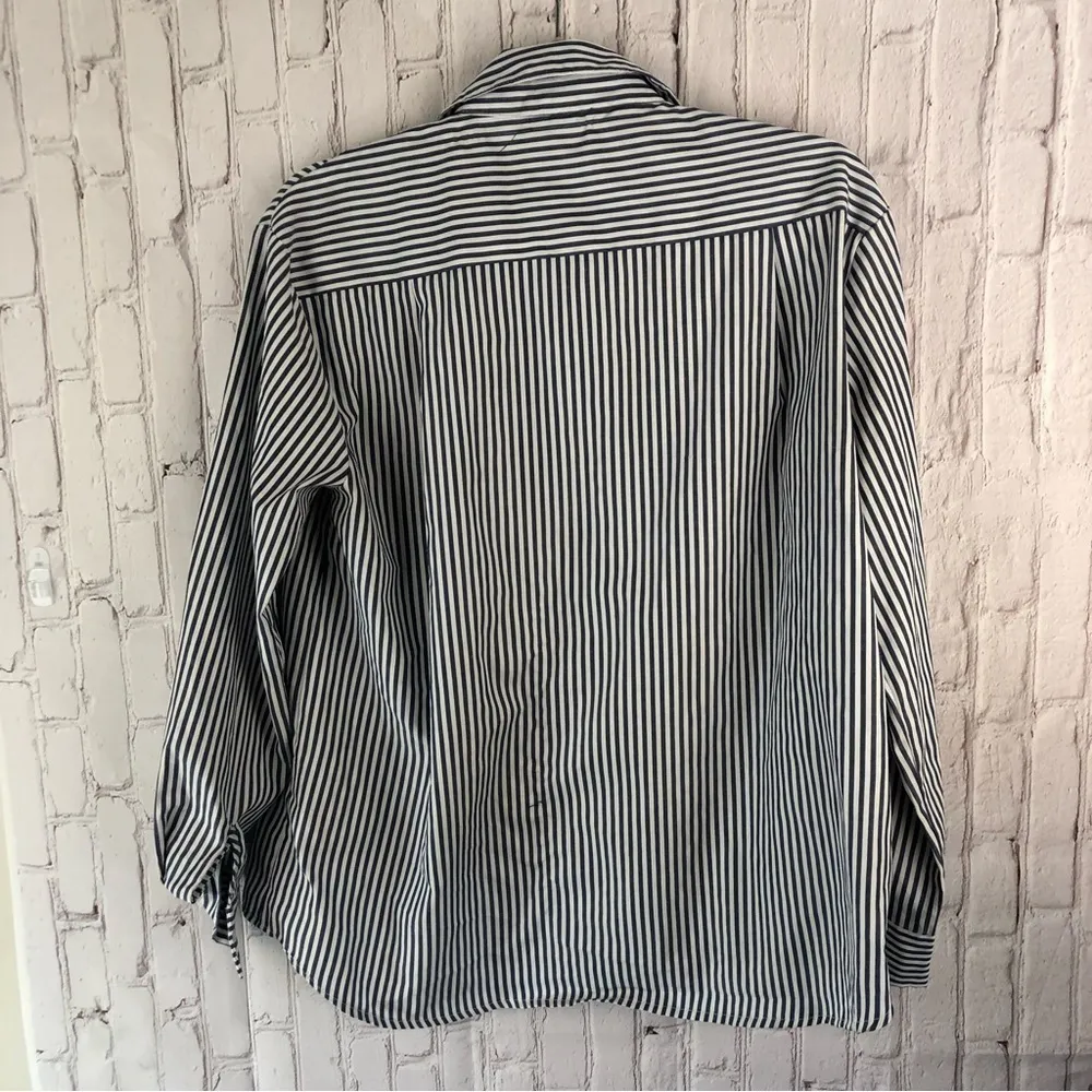 Cliche white and blue striped button down with floral embroidery size small - Image 5