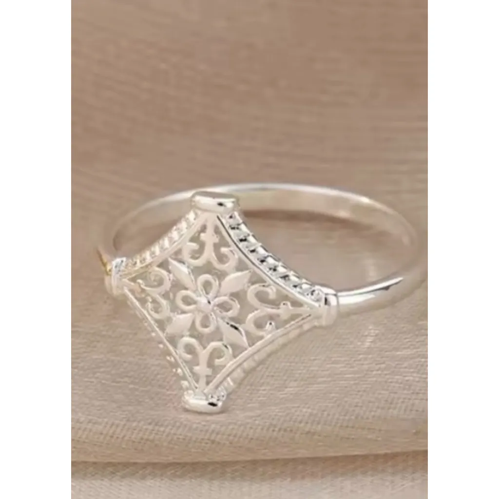 NEW 14k White Gold-Plated 316L Cut Out Filigree Hollow Flower Ring,‎ Size 7 - Image 2