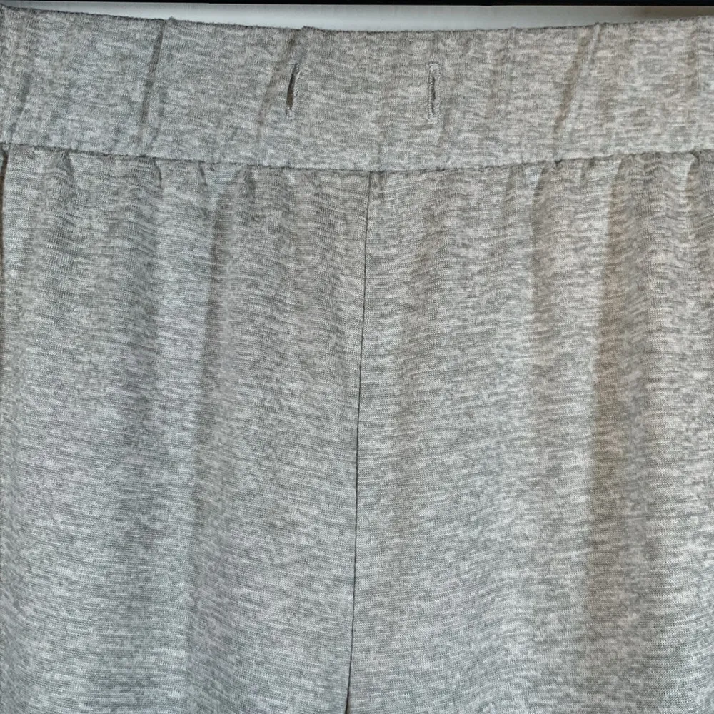 Lucky Brand Gray Lounge Cropped Pants Size Large EUC #2467 - Image 5