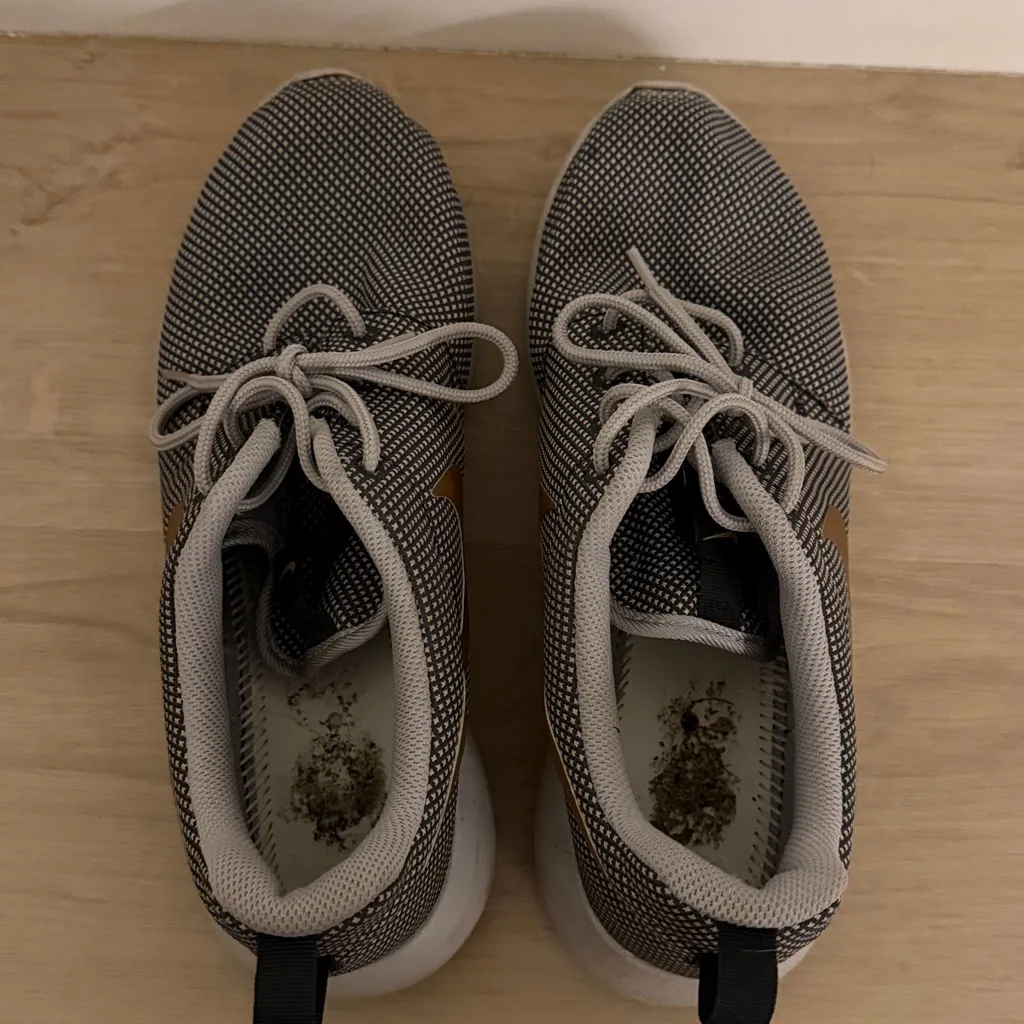 Nike Running Shoes - Size 8 - Image 5