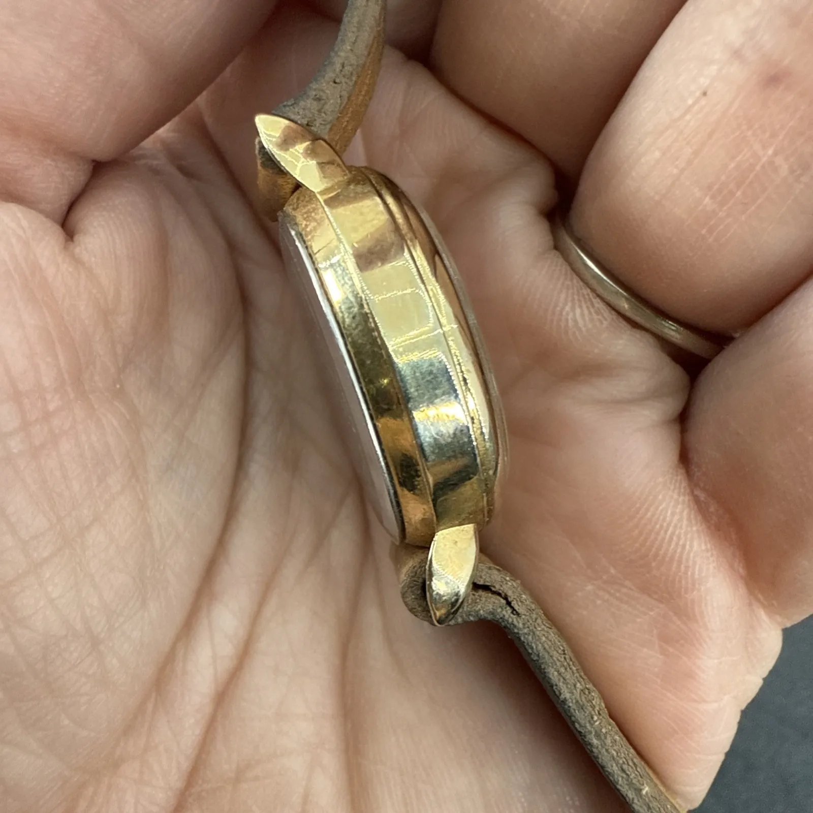 Walt Disney Winnie the Pooh Watch with Bees Timex Water Resistant Untested - Image 10