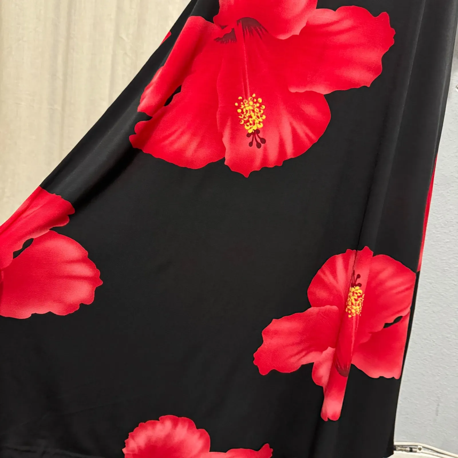 Kisses & Hugs Black Red Hibiscus Floral Maxi Dress Tunic Relax Style M USA Made Size M - Image 3