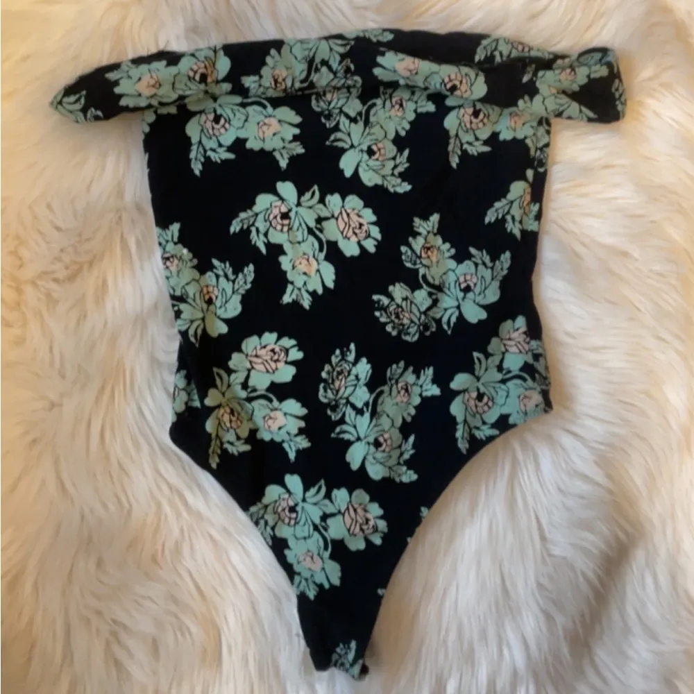 BLACK FLORAL OFF-THE-SHOULDER BODYSUIT - Image 7