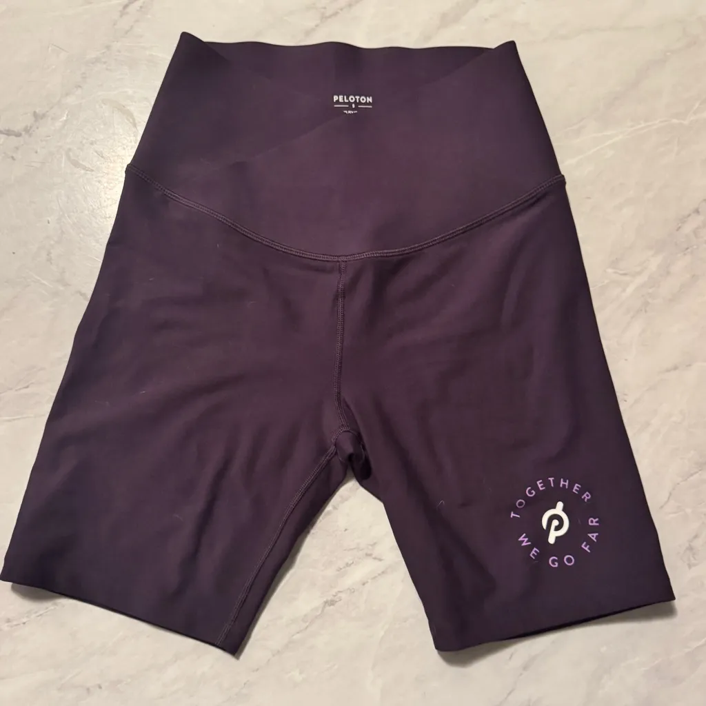 Women's Purple Peloton bike Shorts cadent cross front 7” Small - Image 4