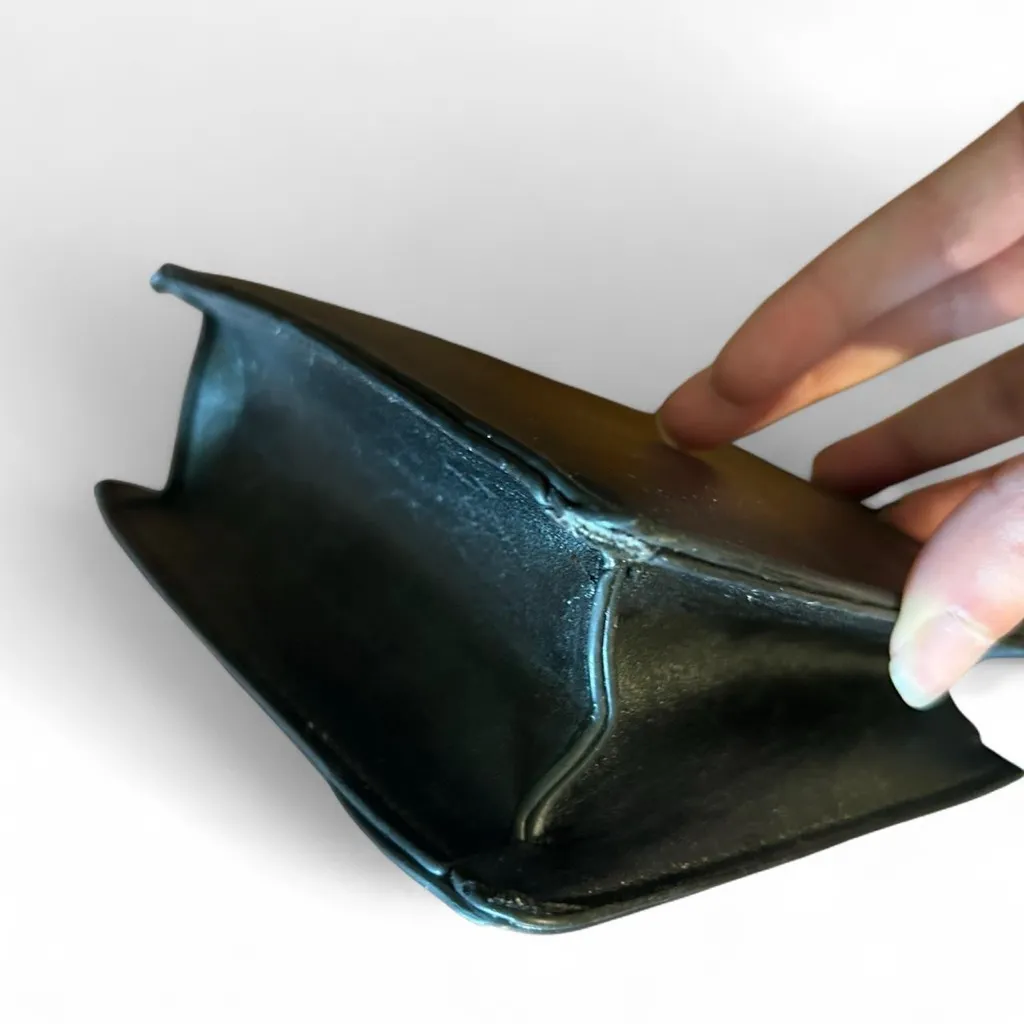 London Fog Vintage Black and Gold Crossbody Bag with Chain Strap - Image 3