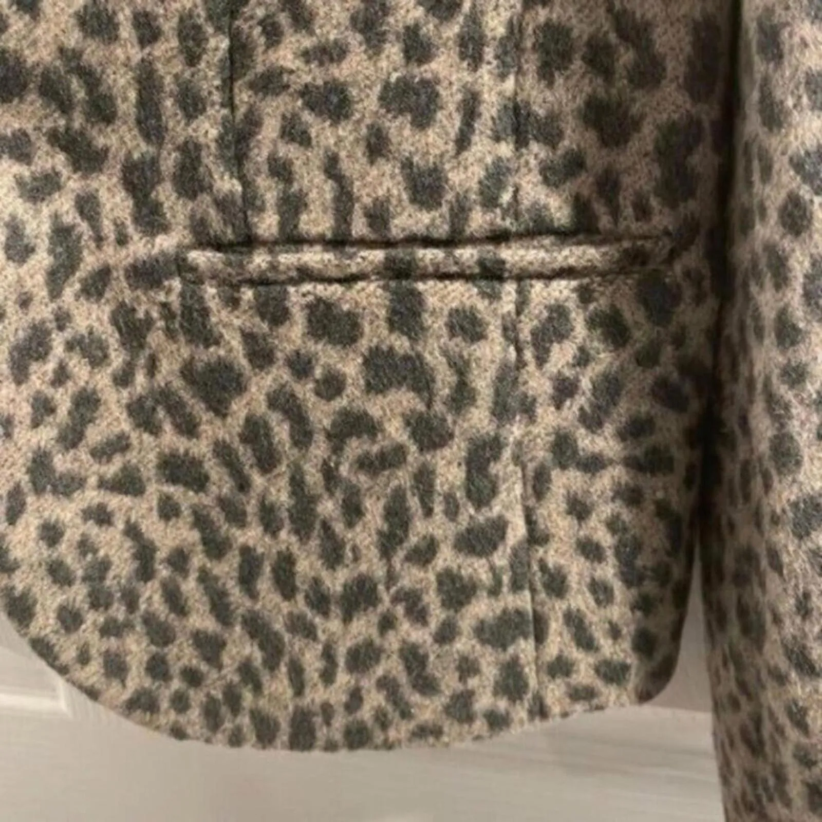 Ann Taylor loft, gray, leopard wool blend V-neck long sleeve blazer jacket - Image 4