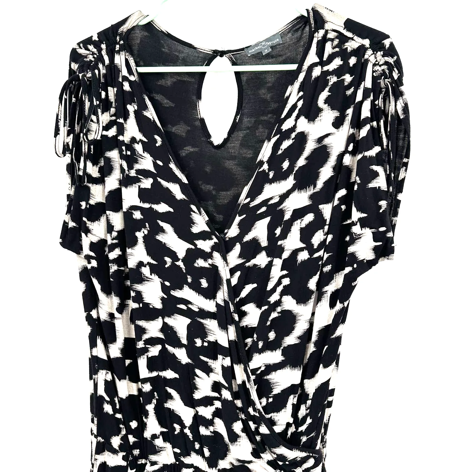 Market & Spruce size‎ medium short sleeve romper with pockets peeakbo back - Image 3