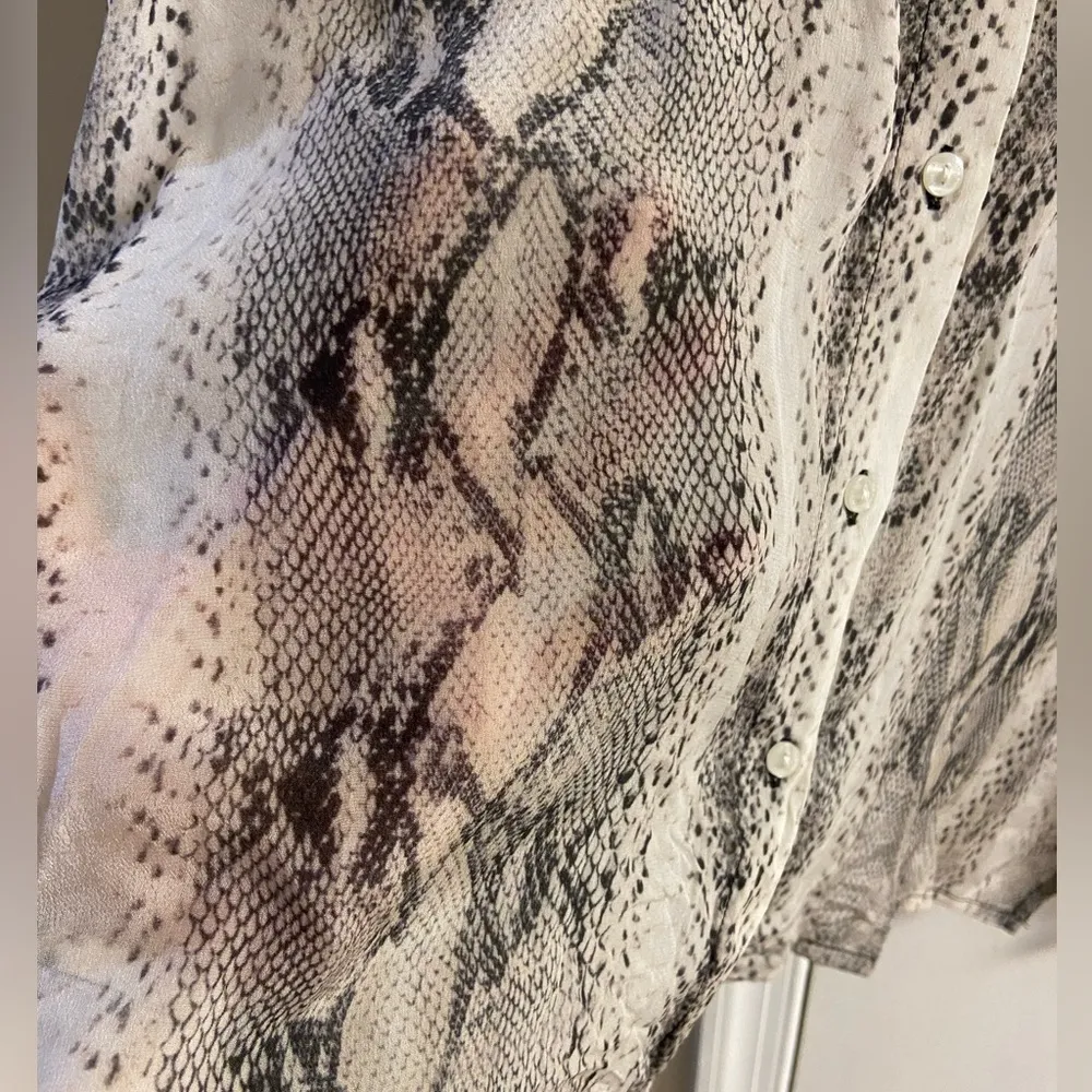 Tolani ‎ Reptile Print Button Front Blouse Medium - Image 5